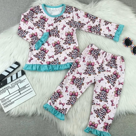 SaddleandSage Other - 🚨🚨SALE🚨🚨 Wild & Merry Christmas kids set